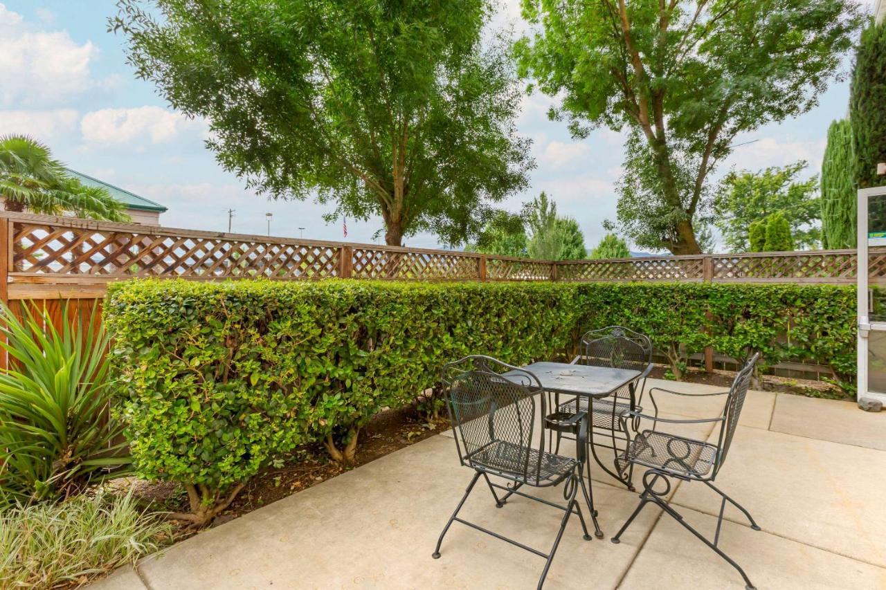 Comfort Inn Medford South Εξωτερικό φωτογραφία